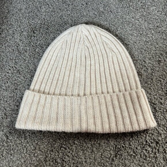Aritzia TNA Rush Beanie - Picture 4 of 5